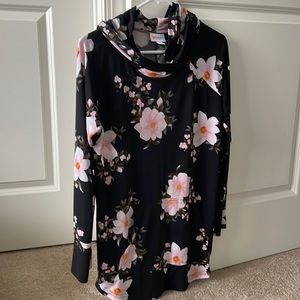 LulaRoe “Amber” Hooded Sweatshirt